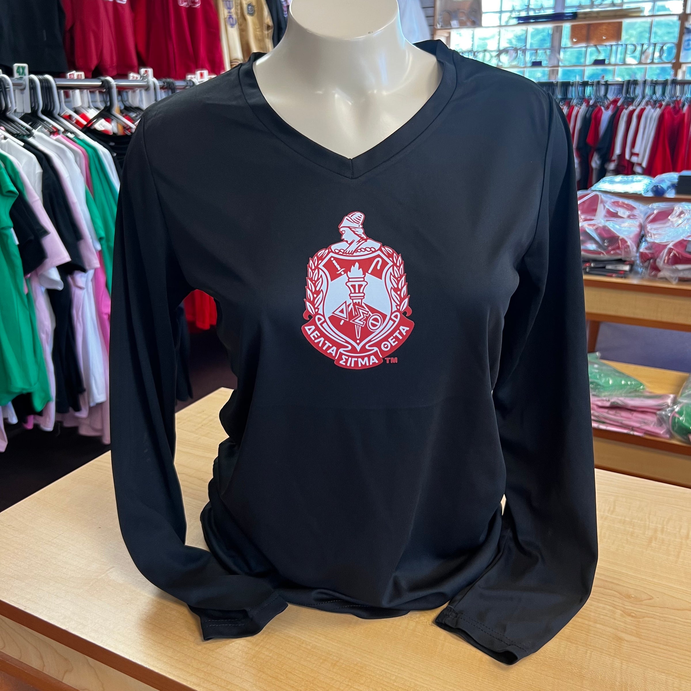 Delta Shield V-neck Black