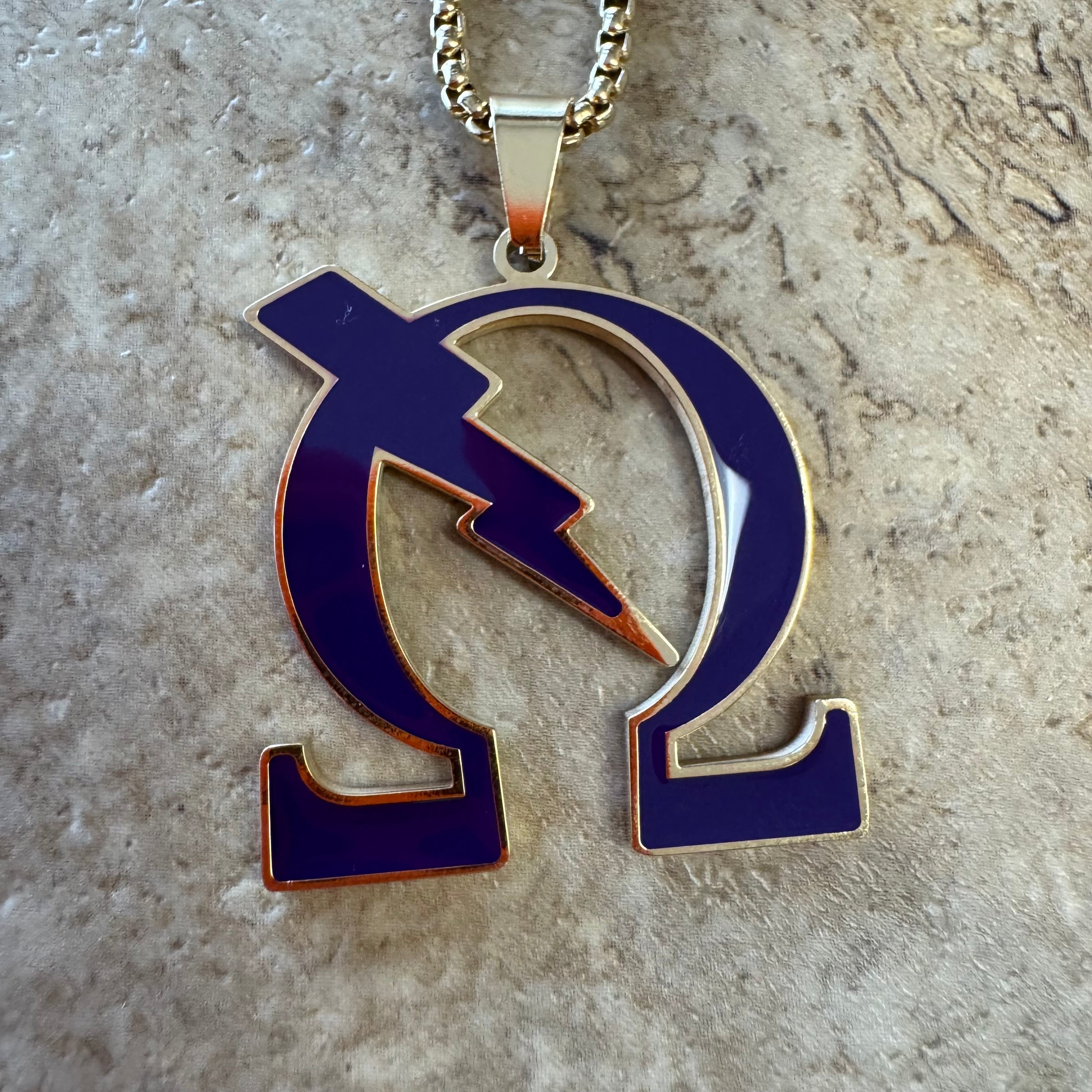 Omega Pendant Necklace Gold